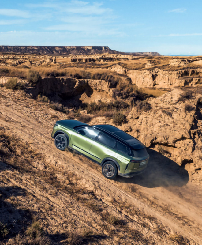 BUGA AUTO - Jaecoo exterior driving uphill canyon